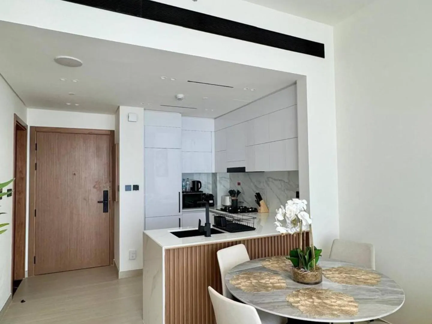 Modern & Elegant 1Br Apartment In Jvc Dubaj