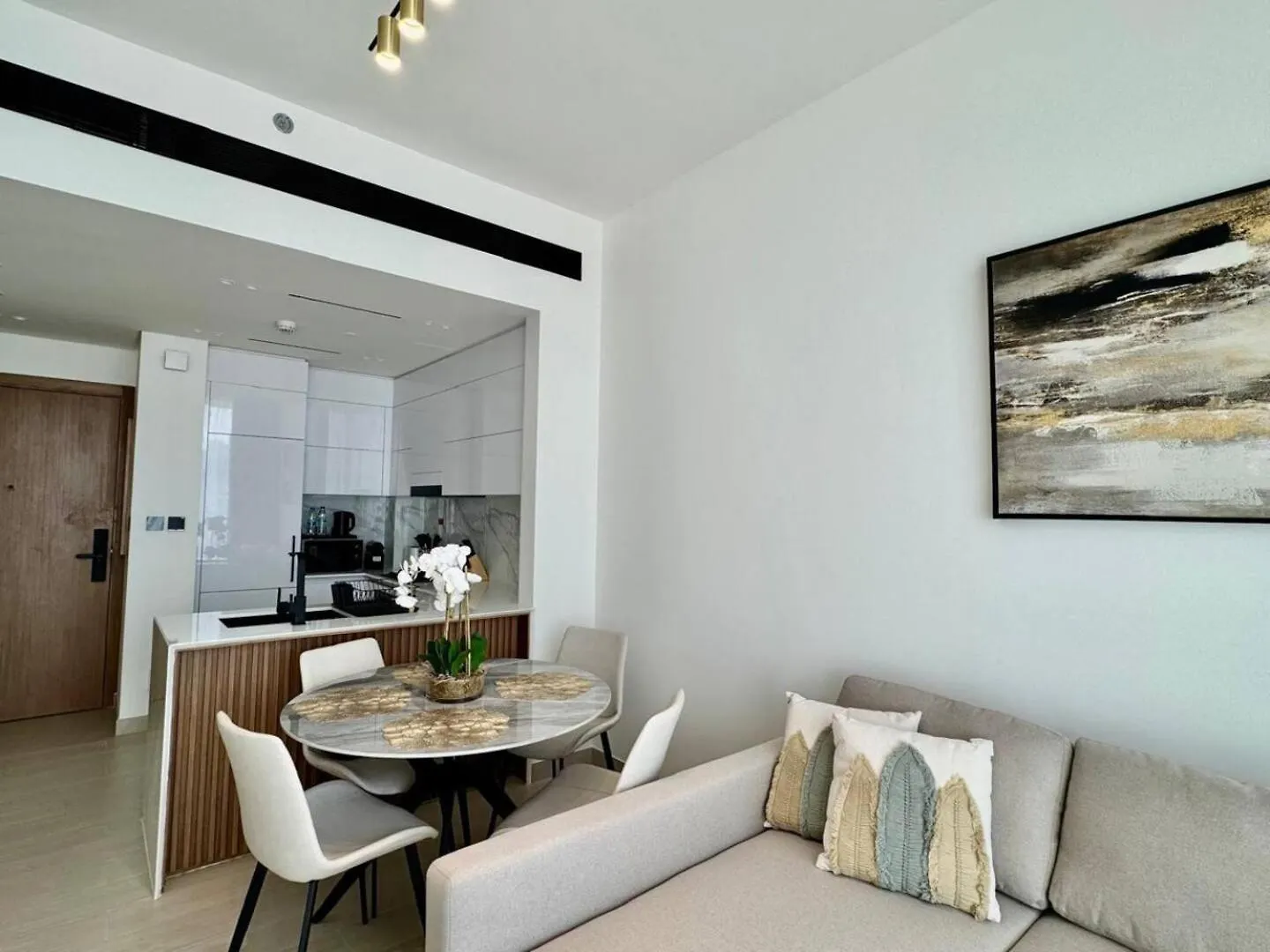 Modern & Elegant 1Br Apartment In Jvc Dubaj Egyesült Arab Emírségek