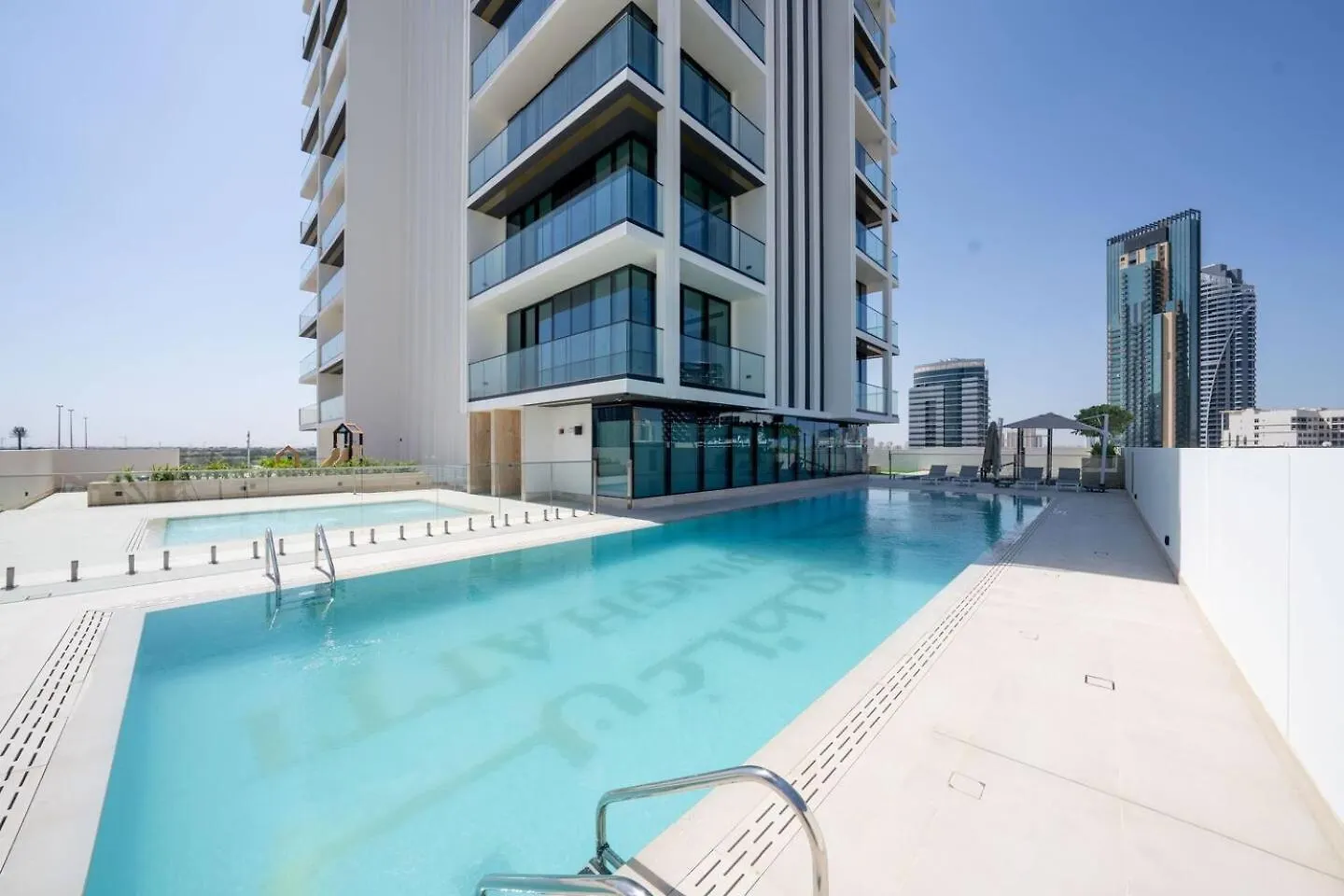 Modern & Elegant 1Br Apartment In Jvc Dubaj