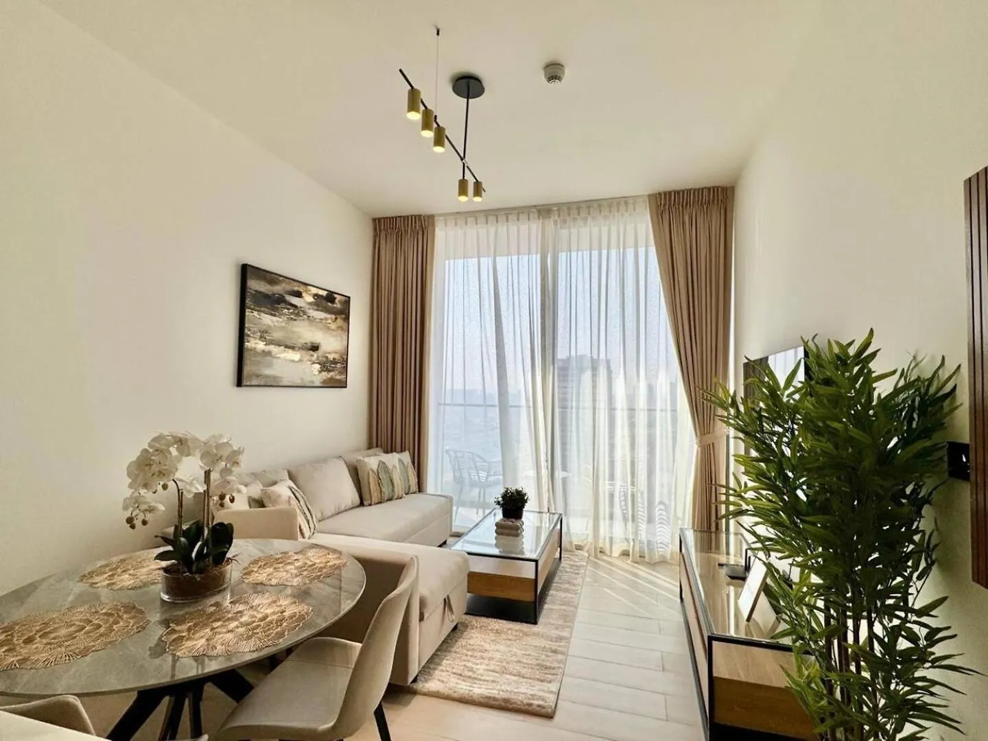 Modern & Elegant 1Br Apartment In Jvc Dubaj